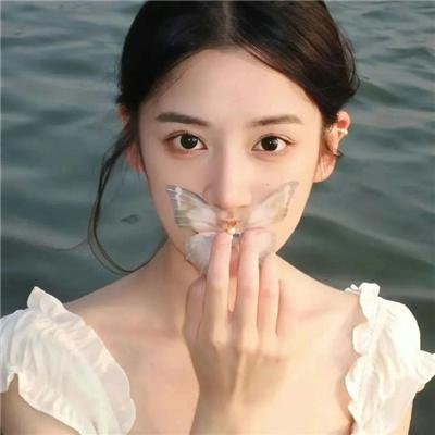 照片的她